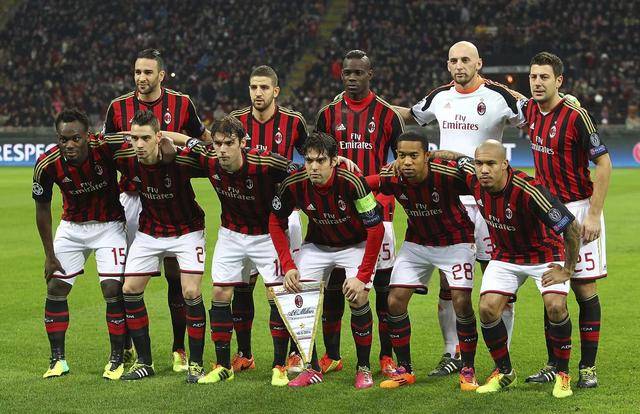 迈阿密跳舞庆祝夺冠，小贝兴奋舞动、梅西&德保罗有些局促（迈阿密夺冠后全队舞动庆典：小贝热情起舞，梅西与德保罗略显拘谨）