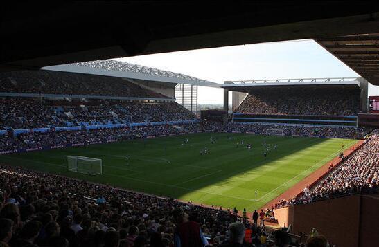 因伤退出国家队后，亚马尔目前已回到巴塞罗那（伤退国家队后，亚马尔已返回巴塞罗那）