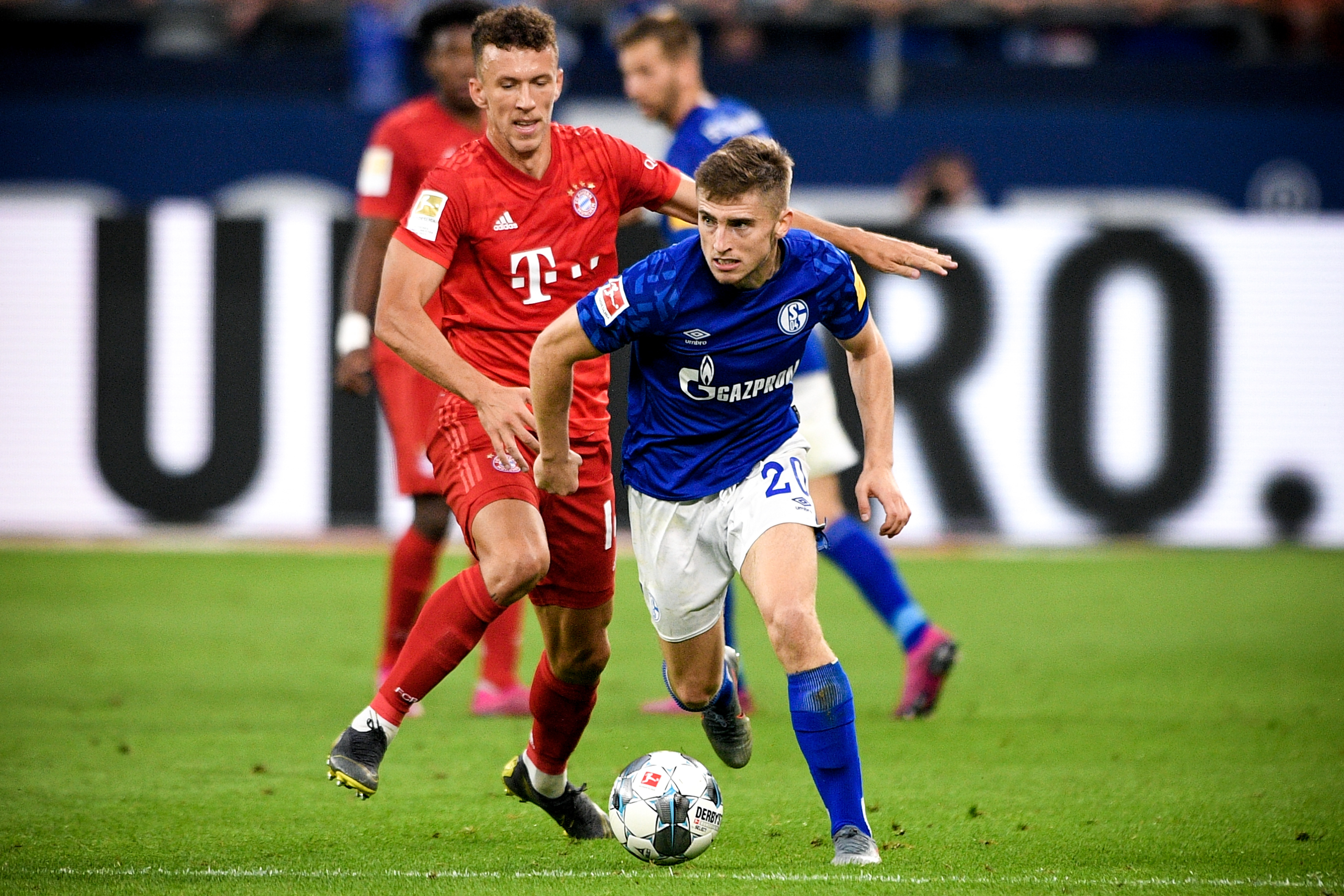 邓卓翔：全队在训练中都非常投入，希望奉献一场精彩的比赛（邓卓翔：全队训练投入，力求奉献精彩一战）