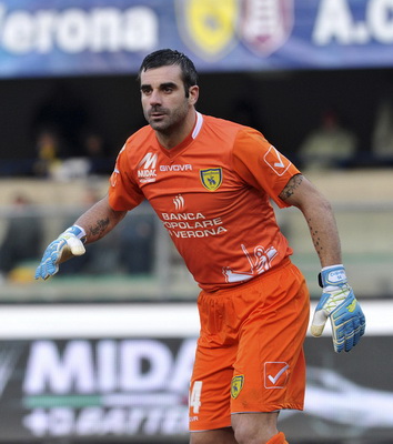 卡洛斯：C罗是所有球员的榜样；相比小罗我更爱去大罗的派对（卡洛斯：C罗堪称球员标杆；相比小罗，我更爱参加大罗的派对）