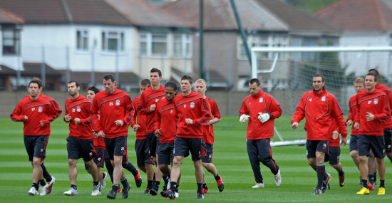 姆巴佩双响+库尔图瓦神扑！皇马客场群星闪耀，多名主力带伤出战（姆巴佩梅开二度，库尔图瓦高接低挡！皇马客场群星发光，多名主力带伤登场）